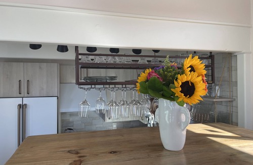 Marin City Boat Rental | Elegant & Fun! Top Rated Floating Home, 3 BR, 3 BA & kayaks. Book for 2027 now!