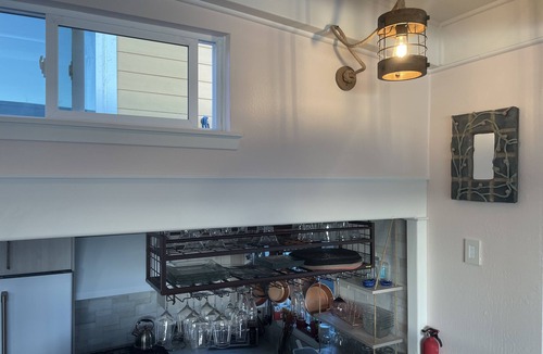 Marin City Boat Rental | Elegant & Fun! Top Rated Floating Home, 3 BR, 3 BA & kayaks. Book for 2027 now!