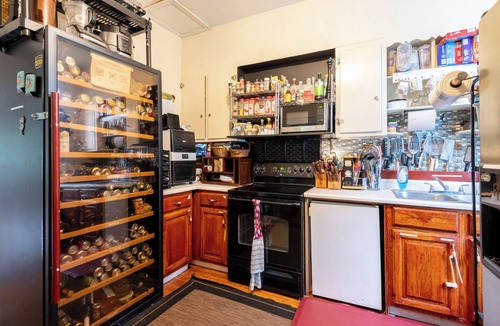 St. Louis House | Elegant house pool, sports, pizza & boat bar, business center, mini theater.