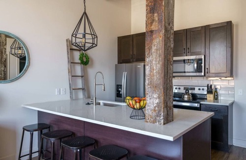 Italian Village Apartment | Elegant Short North Factory Loft