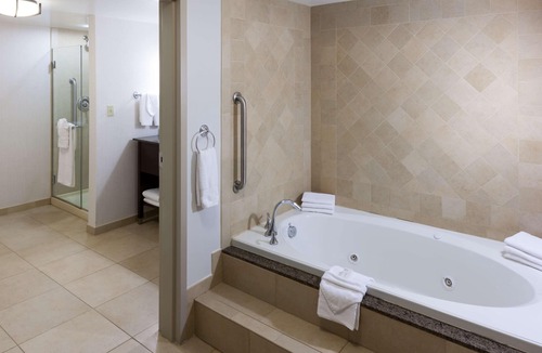 Midtown Anchorage Hotel | Embassy Suites by Hilton Anchorage