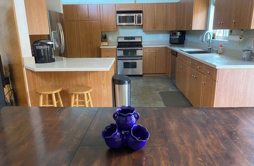 Kodiak House | Emerald Isle Getaway - Tremendous 3-bedroom house with WiFi in Kodiak