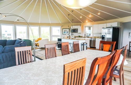 Broadkill Beach House | ENDLESS SUMMER ESCAPE - Unique Round Beach house 3BD, 2.5 BA - Sleeps 10 - Dog Friendly