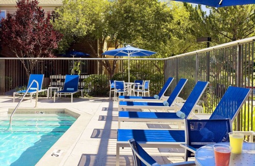 Dublin House | Enjoy a Comfortable & Convenience Stay! Free Parking, Pets are welcome!
