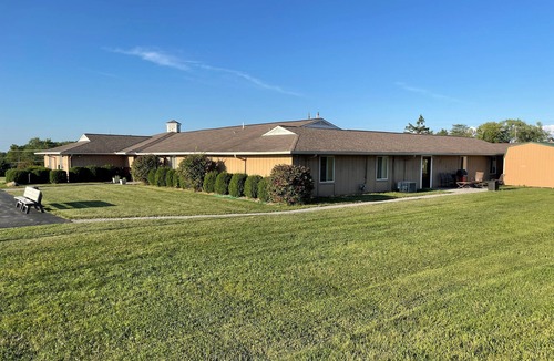 Oxford House | Enjoy this spacious 8-acre private 3 min drive to Miami University Property