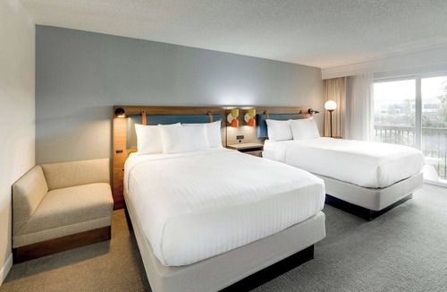 Oyster Point Hotel | Ensuring a Very Comfortable & Memorable Stay! Near Jack Drago Park