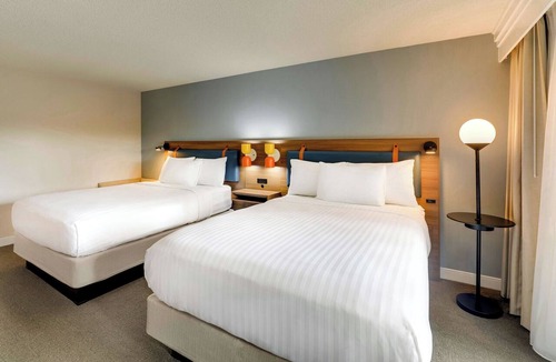 Oyster Point Hotel | Ensuring a Very Comfortable & Memorable Stay! Near Jack Drago Park