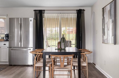 Reynoldsburg House | Entire Home|Updated|Patio|Pet-Friendly