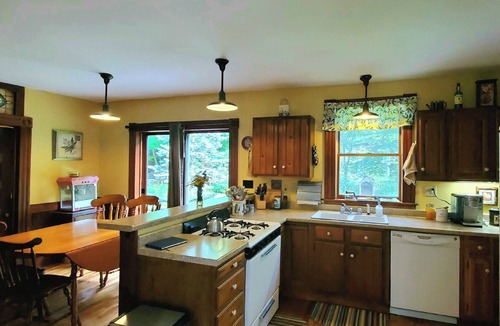 Jay House | Entire Rustic Farmhouse minutes from Jay Peak
