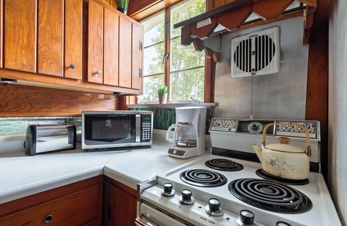 Oquossoc House | Ernie's Place - Small cottage on Rangeley Lake and close to Oquossoc Village and marina