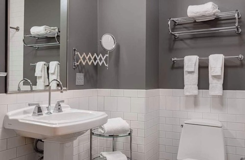 Downtown Columbus Hotel | Escape The Hustle and Bustle! Pet-Friendly, Near Jack Nicklaus Museum!