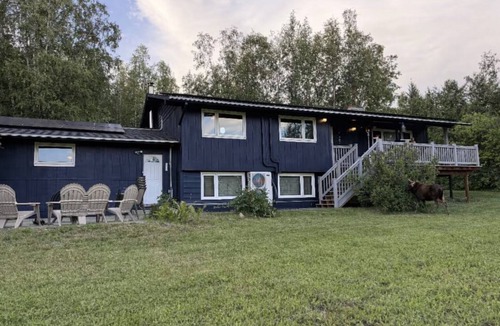 College House | Escape to a private hilltop luxury home with breathtaking valley & Aurora views!