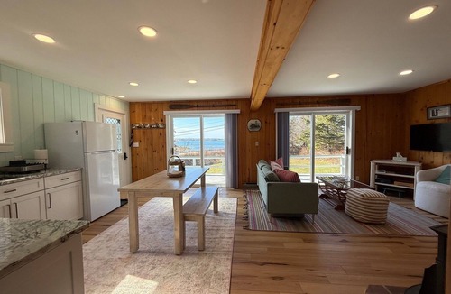 Tenants Harbor Cottage | Escape to Bella Vista, a 3-bed, 2-bath cottage retreat in Tenant’s Harbor, ME!