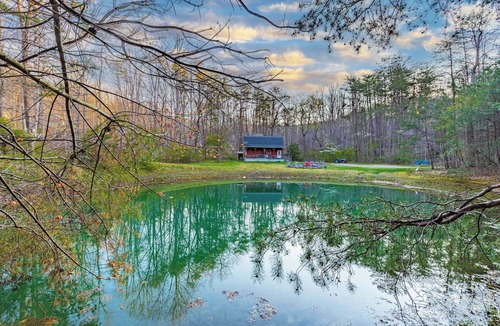 Peebles Cabin | Escape to The Red Barn! Private Retreat on 8 acres w/Firepit & Stocked Pond!