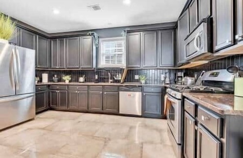 Peoplestown House | Eva's Compound | 3-Unit Estate | Near Mercedes-Benz Stadium
