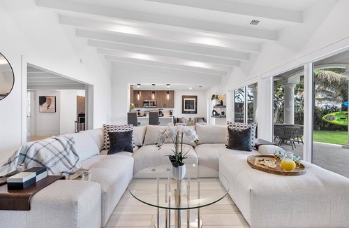 Lauderdale Beach Villa | Exclusive Beachfront with Sauna and Gym