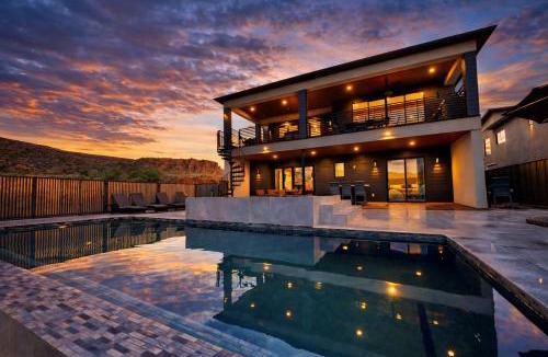 Moab South Valley House | Exclusive Retreats Desert Vista Mirage - Moab Getaway with Pool, Spa & Views