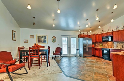 Mendenhaven House | Expansive Getaway ~ 2 Miles to Mendenhall Glacier!