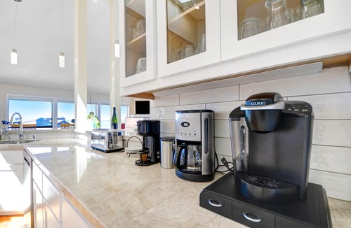 Bodega Bay House | Expansive ocean views along with privacy for this 2400 sf 3 bedroom 3 bath home