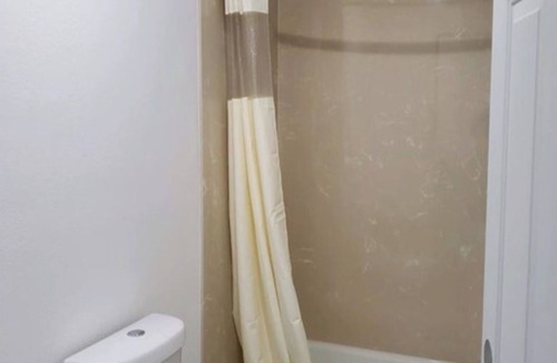 Oakland Hotel | Experience Affordable Family Comfort Near Oakland Zoo in 2 Queen Bed Room
