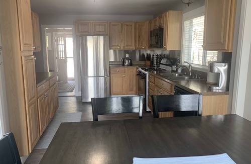 Rockford Cottage | Experience lake life at our 3-bedroom beachfront cottage, near Grand Rapids.