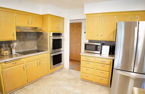 Oakhurst Villa | Experience Luxury: 3000 Sq. Ft. Retreat with Private Dog Park near Yosemite!