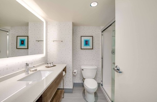 Downtown Columbus Hotel | Experience Soothing Stay! 3 Comfortable Units, Near Ohio Historical Center!
