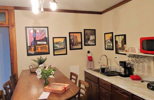 West Central Apartment | Explore Downtown Fort Wayne The Declan House -Modern 2-bedroom with WiFi and AC