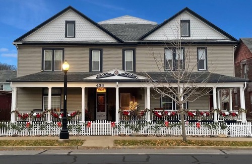 West Central Apartment | Explore Downtown Fort Wayne The Declan House -Modern 2-bedroom with WiFi and AC
