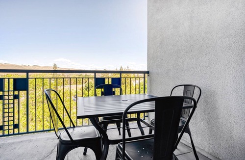Central District Apartment | Exquisite Fremont 2BR w/Pool, W/D & Gym, near TJ & WF, by Blueground