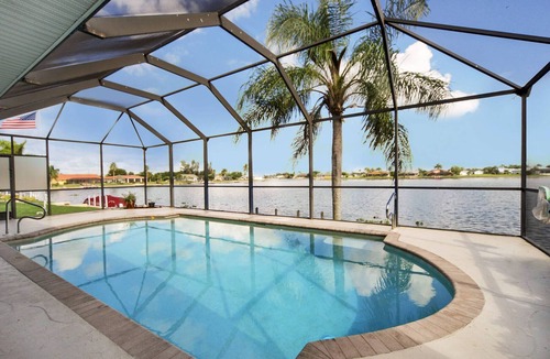 Fort Myers Villa | Exquisite Lakeview Oasis: Charming 3 bd, 2 bath vacation rental with heated pool