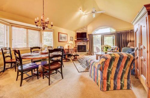 Carroll House | F8 Luxurious Mt Washington Hotel golf course home Wifi cable air conditioning