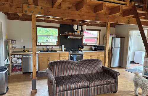 Womens Bay Cottage | Fabulous 1-bedroom w/Loft cottage in Kodiak