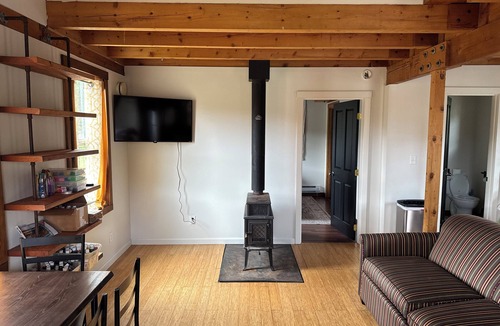 Womens Bay Cottage | Fabulous 1-bedroom w/Loft cottage in Kodiak