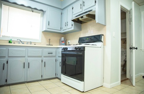 Fall River Apartment | Fall River Stay Cozy 4BR sleeps 8 + Free Parking + WiFi
