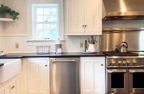 Hillsboro House | Family Farm Retreat: 2 Homes + Private Pond, Minutes to Rocky Fork Lake