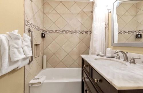 Corte Madera Hotel | Family-Friendly 2BR Suite | Near Bay Area Spots | Outdoor Pool | Free Parking