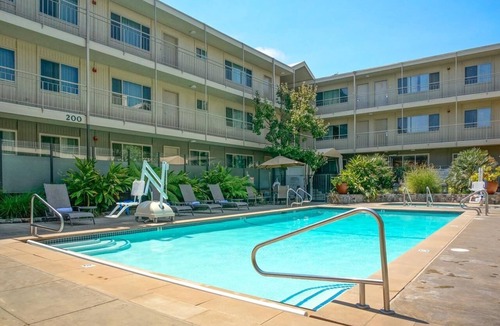 Corte Madera Hotel | Family-Friendly 2BR Suite | Near Bay Area Spots | Outdoor Pool | Free Parking