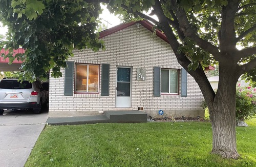 Spanish Fork House | Family-friendly 3 bdrm, office, large open kitchen with dining area & library.