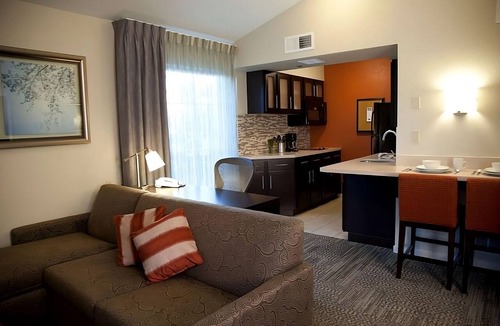 San Bruno Hotel | Family-friendly Accommodation! Pets Allowed, Free Breakfast!