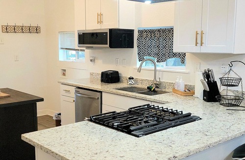 Woodland Heights House | Family Friendly Greater Heights Bungalow Near FIFA Events