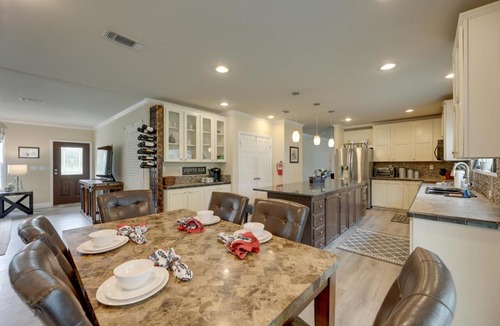 Sublime House | Family-Friendly Rock Island Home 5 Mi to Splashway