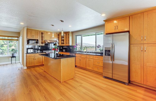 East San Jose House | Family-Friendly San Jose Base Near Levi’s Stadium!