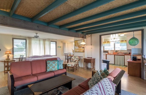 Waimanalo Beach House | Family fun or just relax and say aaah! Max 6, 5 minute walk to Beach !