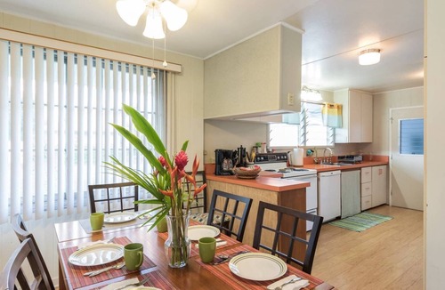 Waimanalo Beach House | Family fun or just relax and say aaah! Max 6, 5 minute walk to Beach !