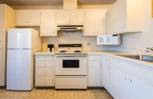 East End Apartment | Family Vacation in Cali! Free Breakfast, Pool, Jacuzzi, Free Parking!