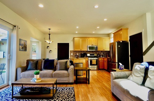Moss Beach House | Fantastic 3 bedroom, 3 bath Coastal Home Close to the Beach and Restaurants
