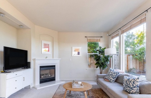 Newark House | Fantastic 4BR House in Newark w/ Outdoor Area