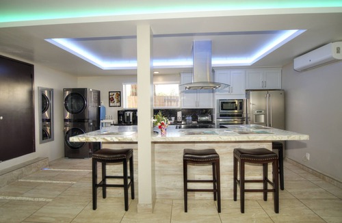 Burbank House | Fascinating single house in heart of Silicon Valley! Business & Family friendly!
