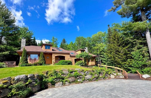Carroll House | FC44 Renovated 3bed 3bath Forest Cottage AC views yard fast wifi Walk to skiing